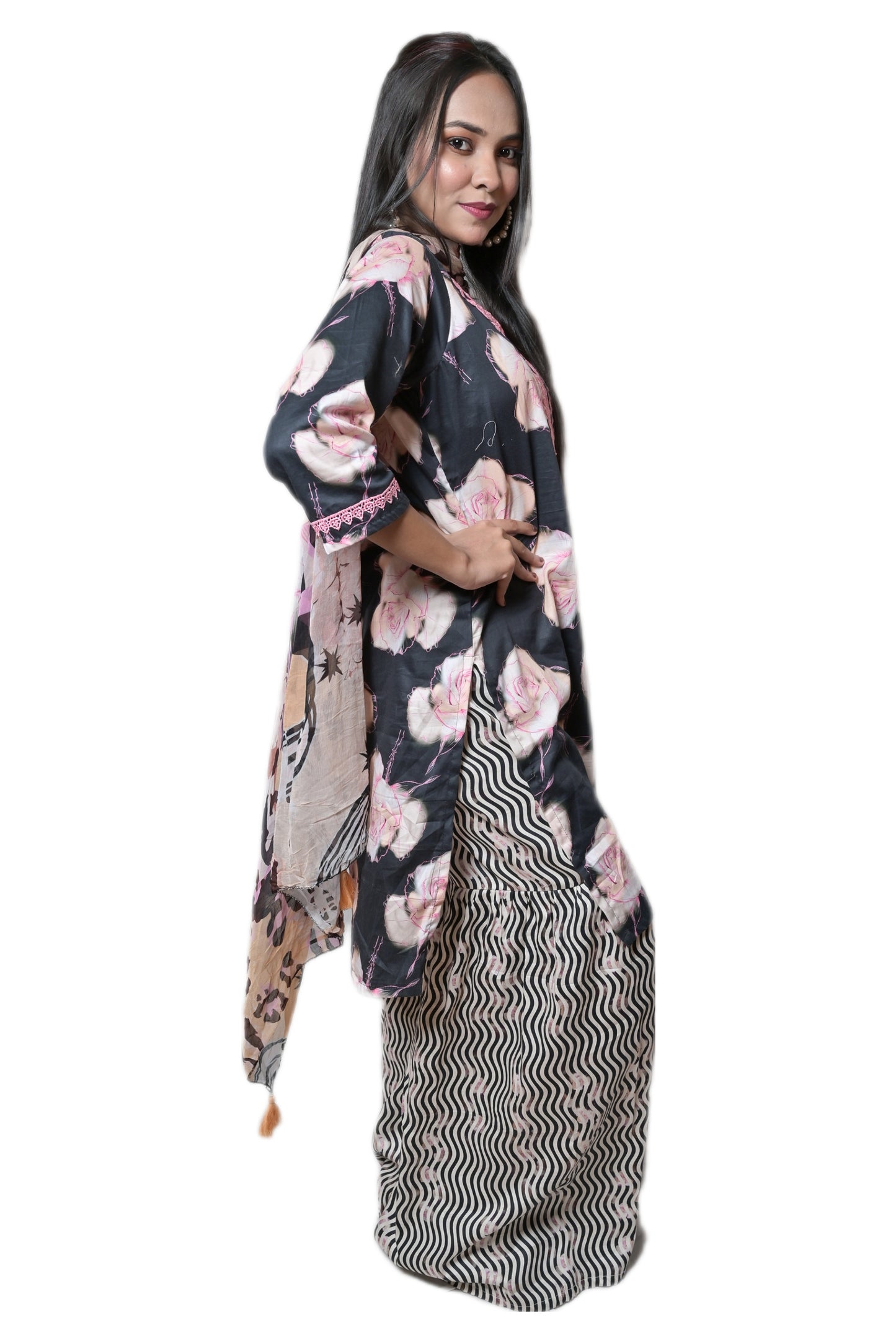 LABELMINAAKSHIGANGAA Muslin cottan sharara dress with printed duppatta